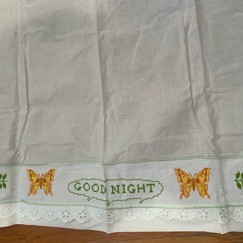NWOT ANDY & HELEN embroidered flat bedsheet